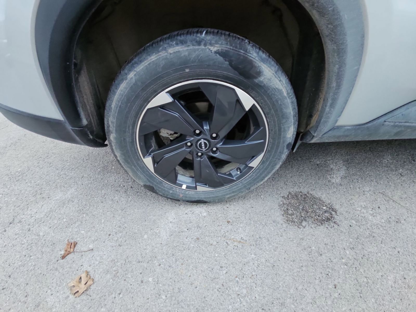 Used 2025 Nissan Rogue SV image 9