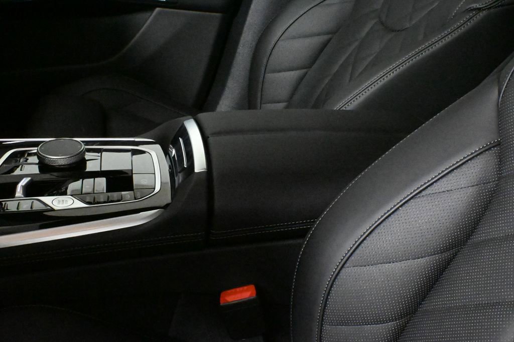 Used 2026 BMW X5 xDrive40i w/ M Sport Package image 26