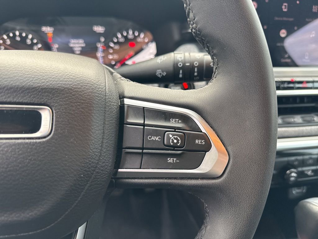 Used 2024 Jeep Compass Latitude image 14