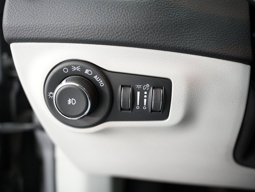 Used 2018 Jeep Compass Latitude w/ Popular Equipment Group image 44