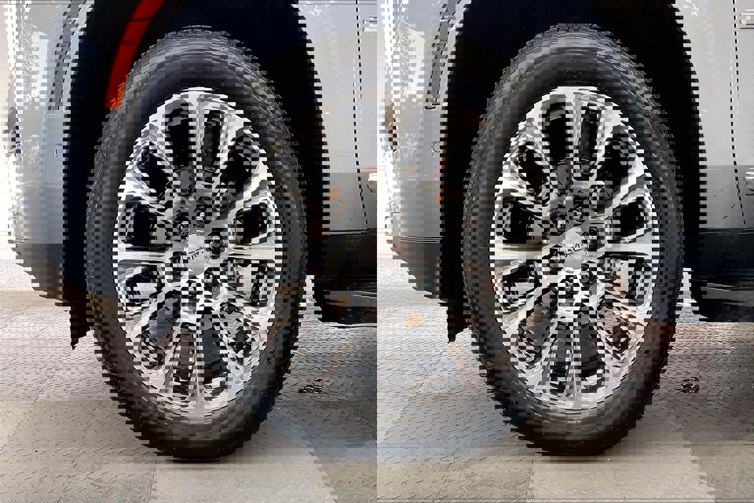 Used 2025 GMC Yukon Denali image 8