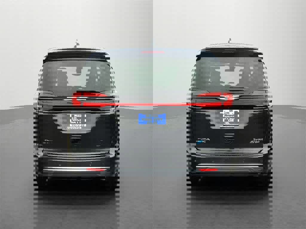 Used 2023 Chrysler Pacifica Touring-L image 5