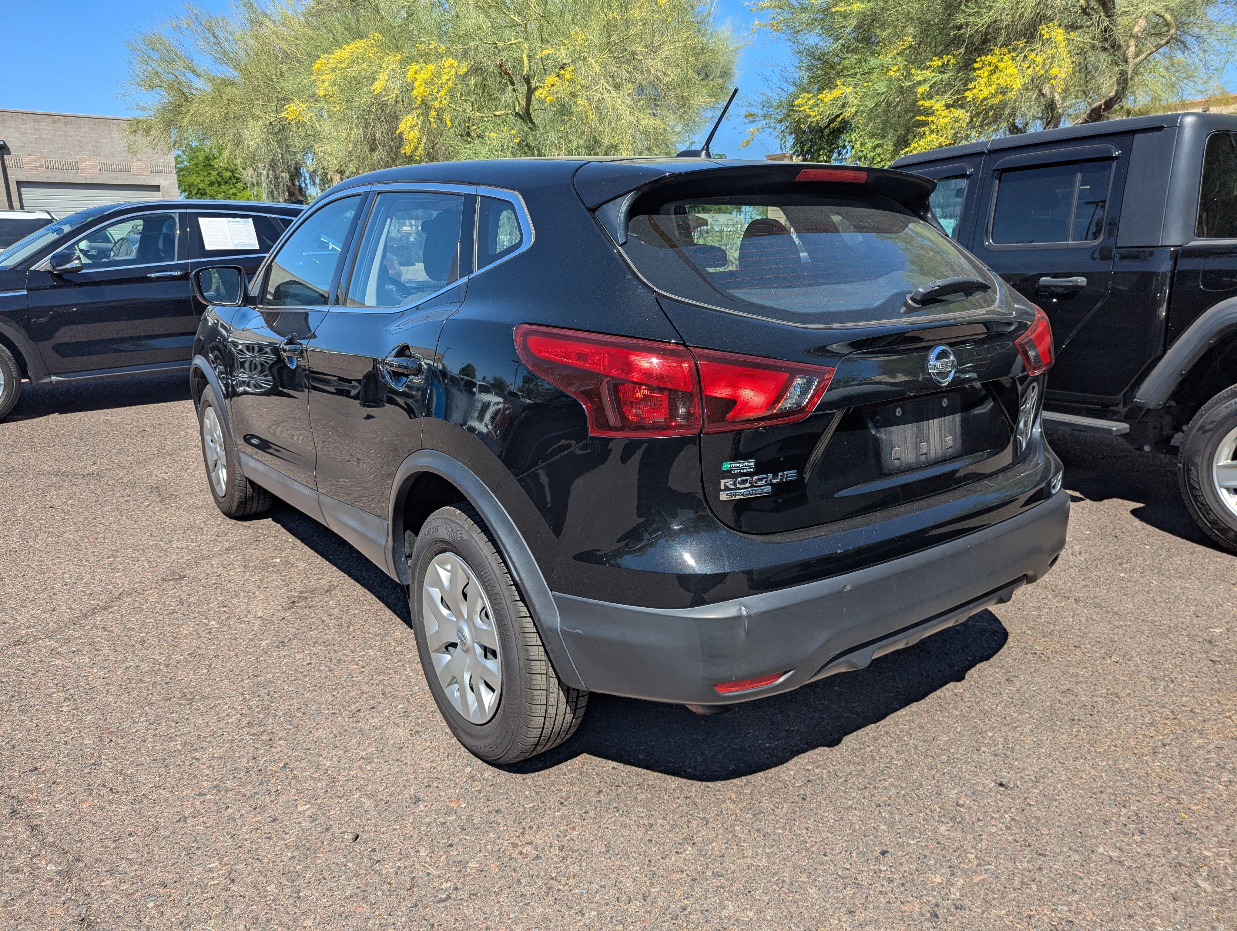 Used 2019 Nissan Rogue Sport S image 4