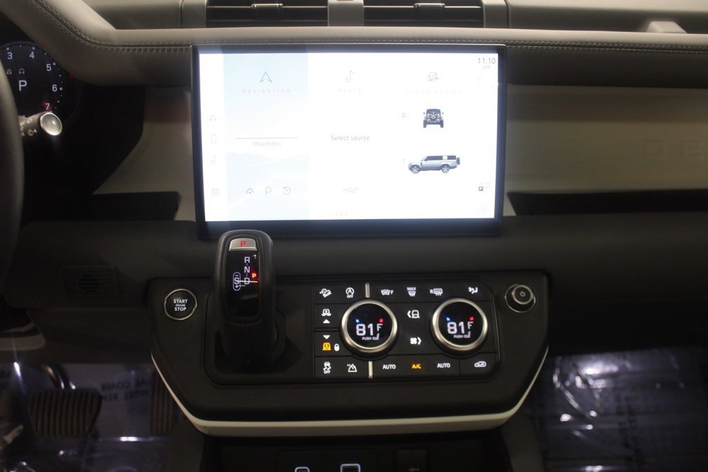 Used 2023 Land Rover Defender 130 SE image 30