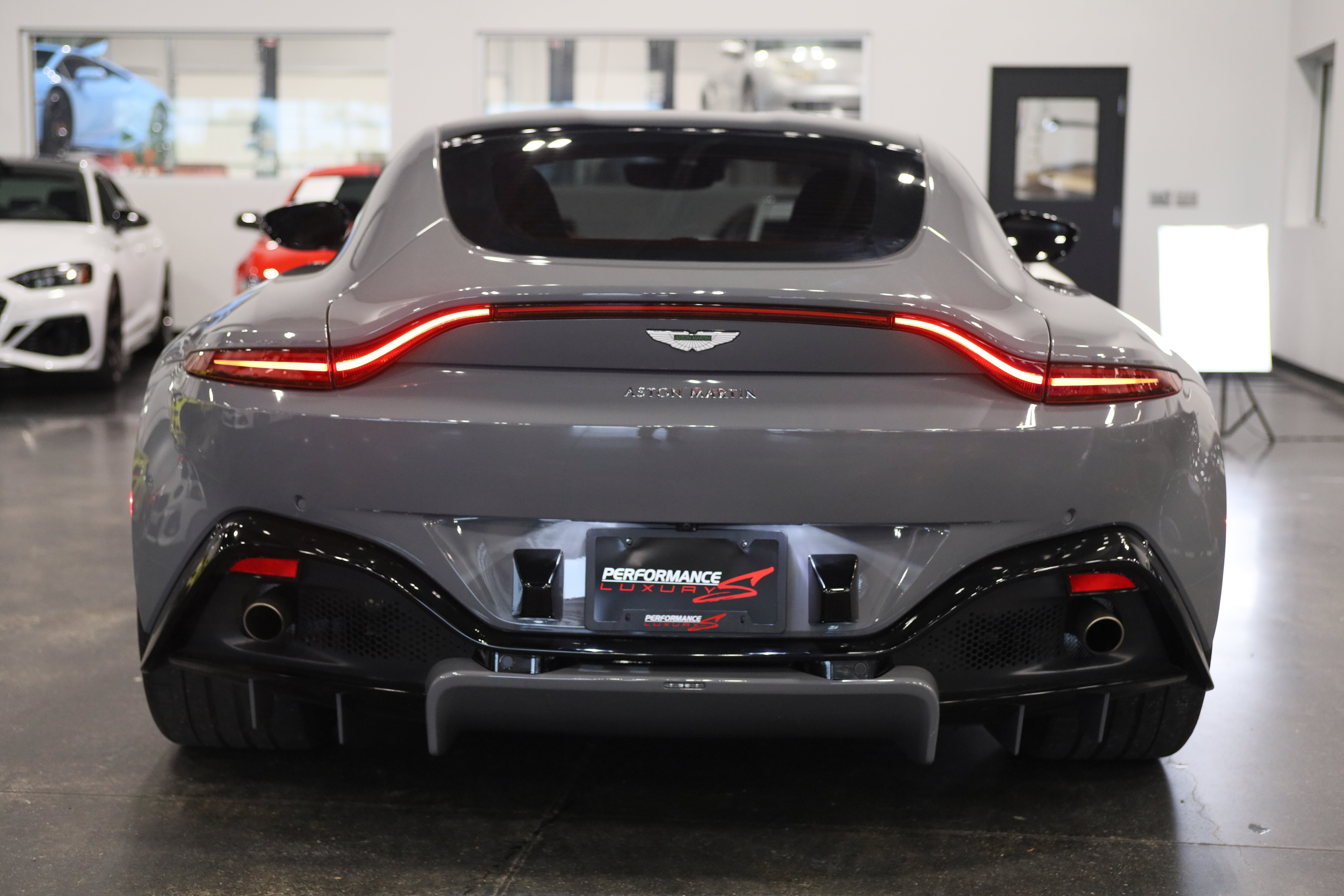 Used 2019 Aston Martin V8 Vantage Coupe RWD image 6