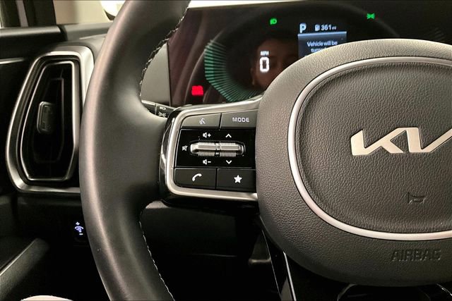 Used 2025 Kia Sorento S image 23