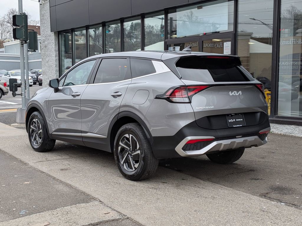 Used 2023 Kia Sportage LX image 9