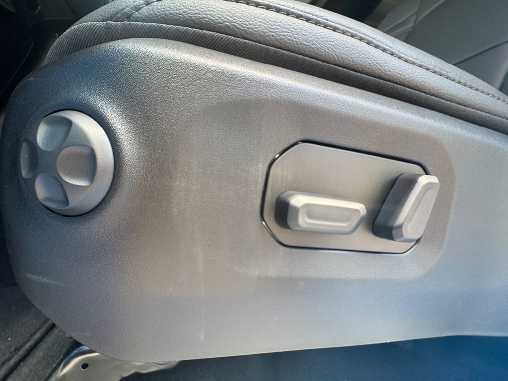 New 2025 Jeep Gladiator Sport image 16