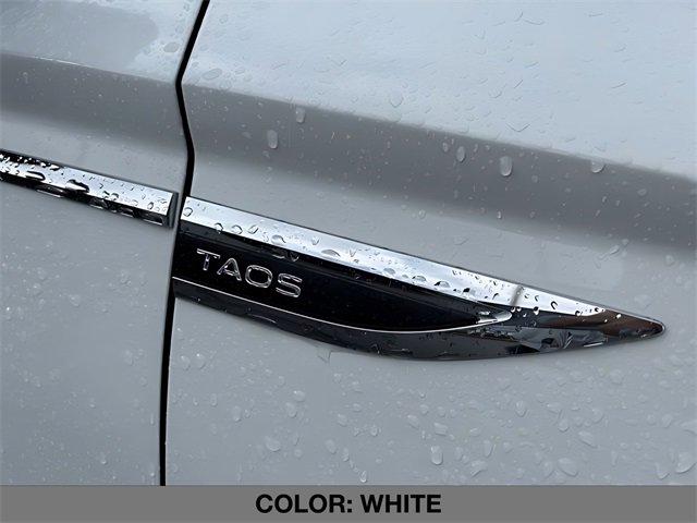 Used 2023 Volkswagen Taos SE w/ Panoramic Sunroof Package image 9