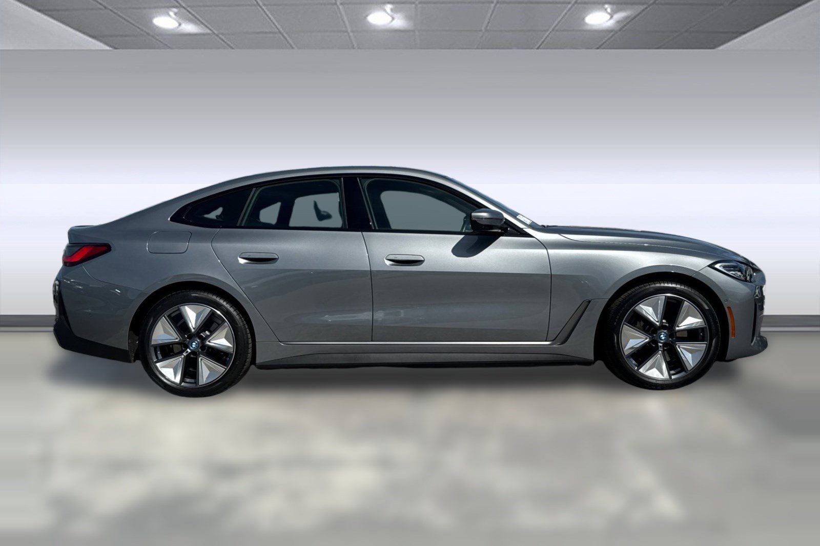 Used 2023 BMW i4 eDrive35 image 7