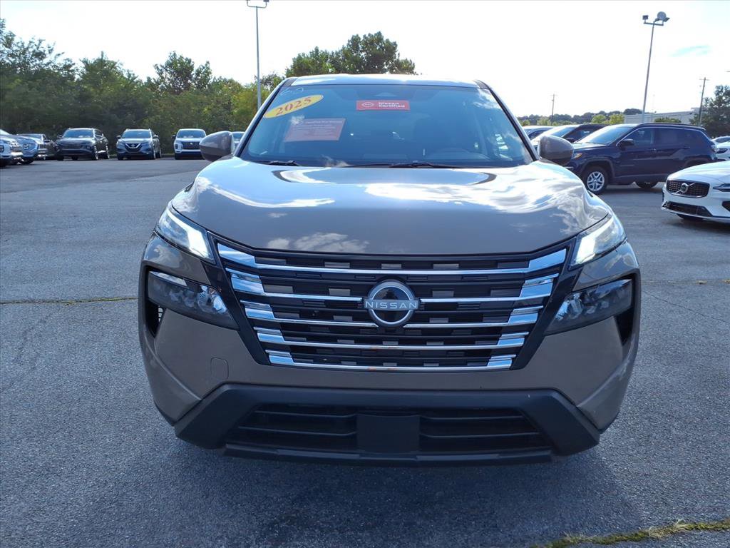 Certified 2025 Nissan Rogue SV image 13