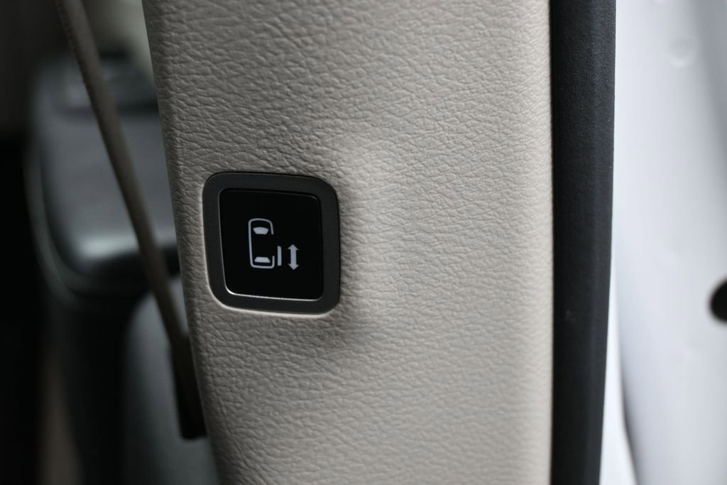 Used 2022 Chrysler Pacifica Touring-L FWD image 38