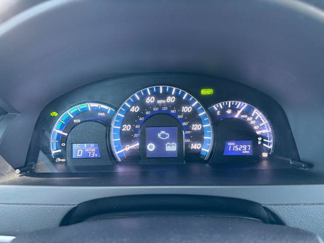 Used 2014 Toyota Camry XLE w/ Moonroof Package FWD image 19