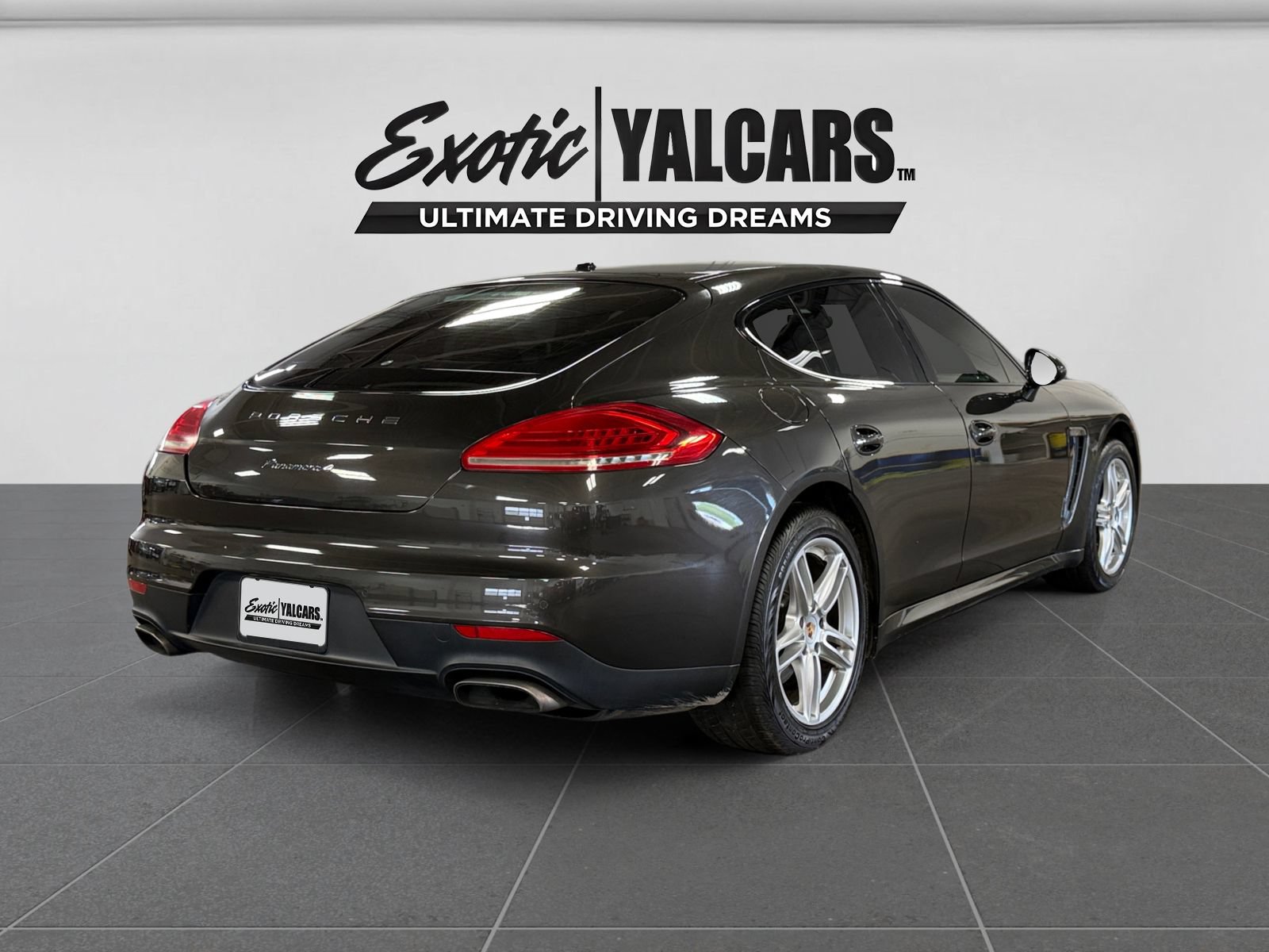 Used 2014 Porsche Panamera 4 w/ Premium Package AWD/4WD image 5