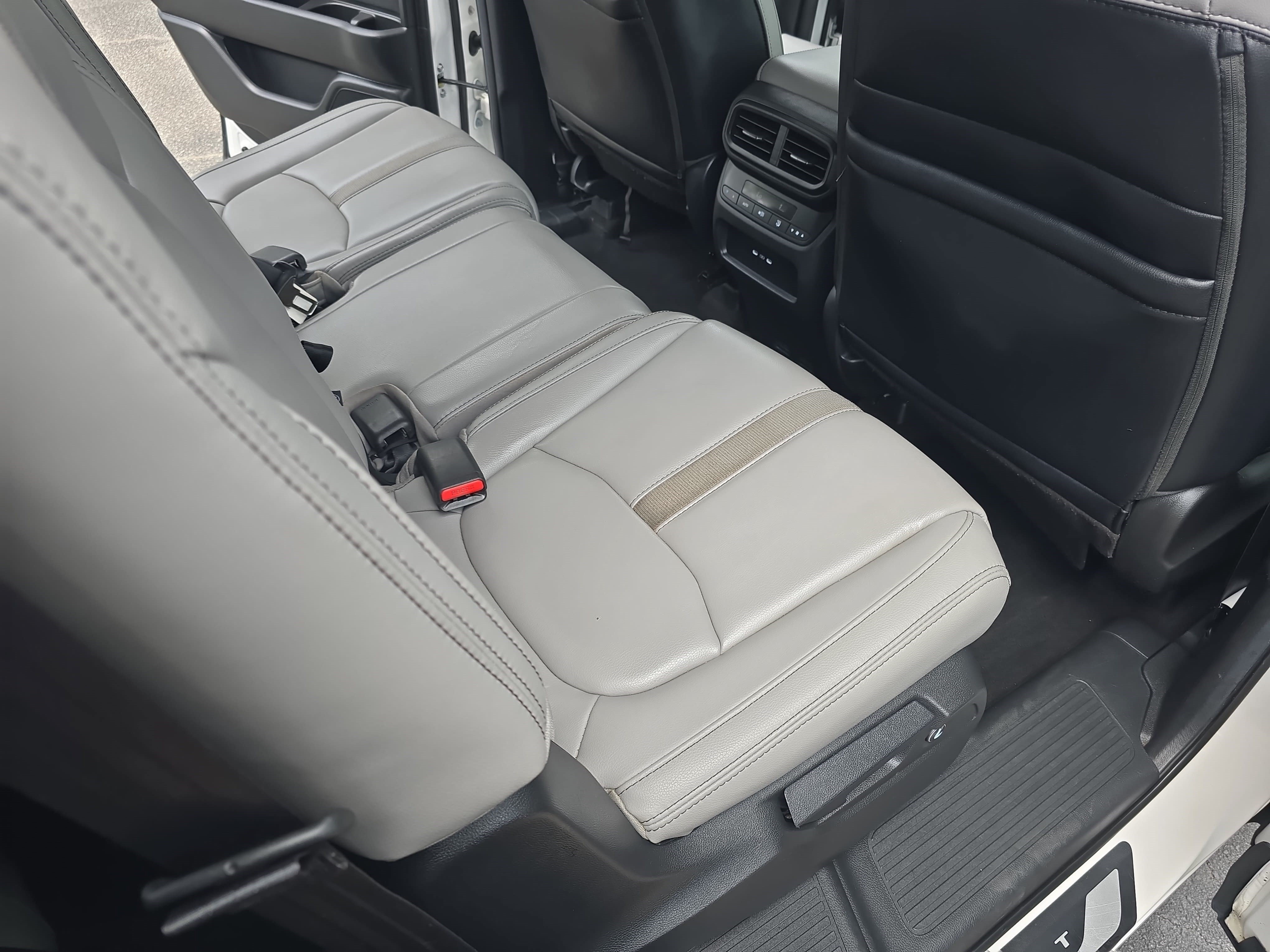 Used 2024 Honda Pilot Touring image 11