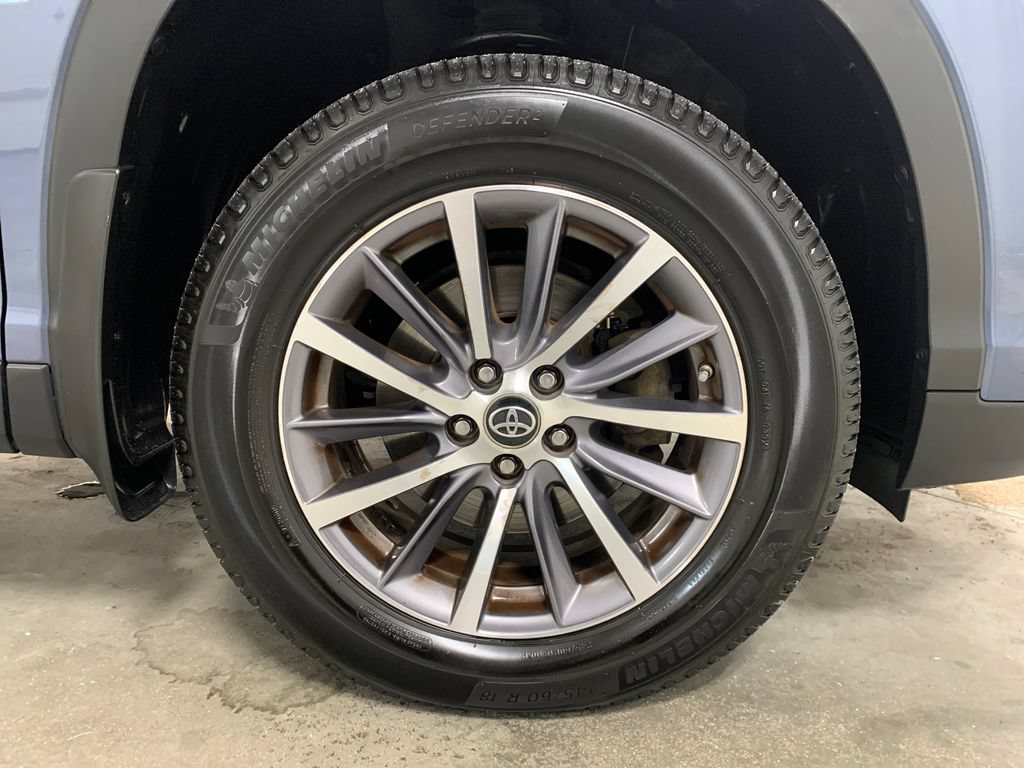 Used 2019 Toyota Highlander XLE AWD/4WD image 12