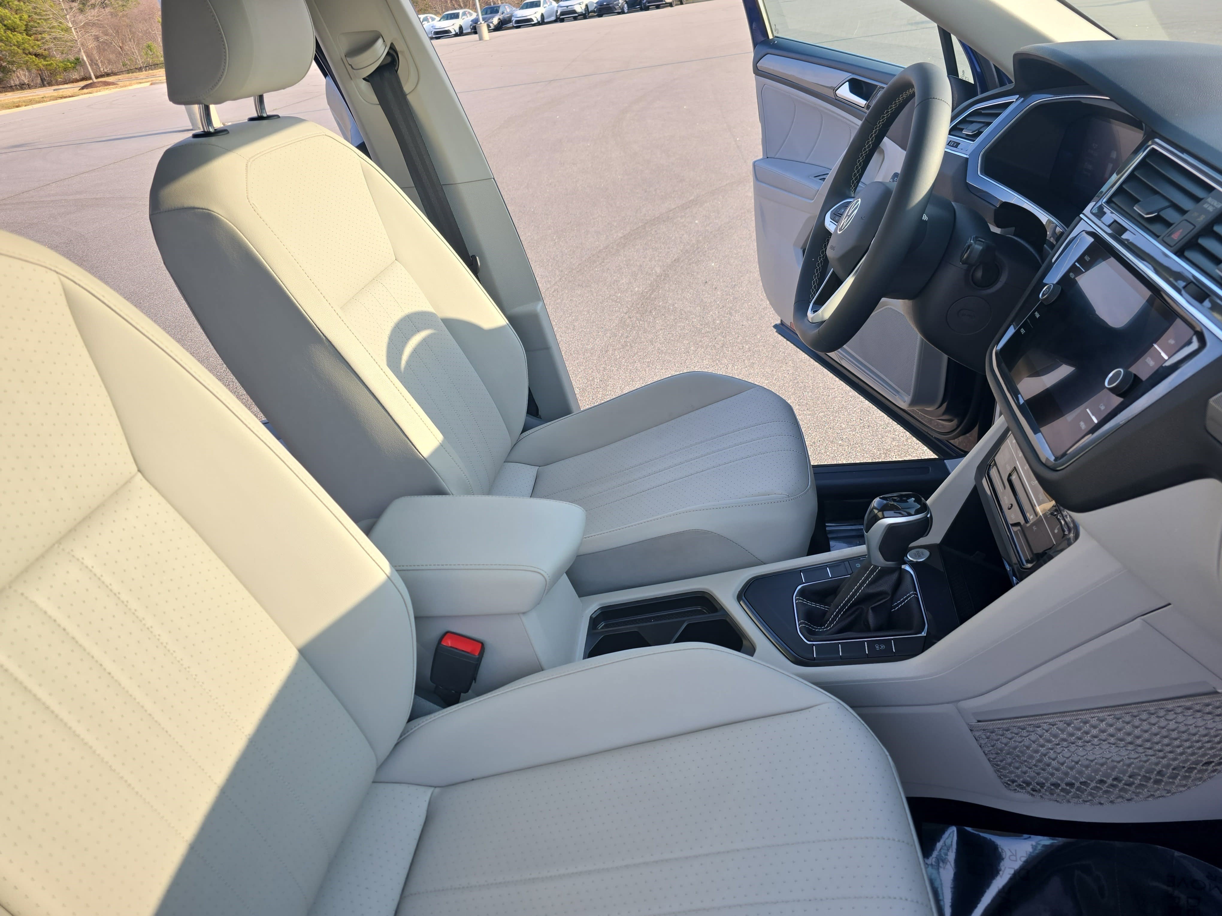 Used 2022 Volkswagen Tiguan SE image 10