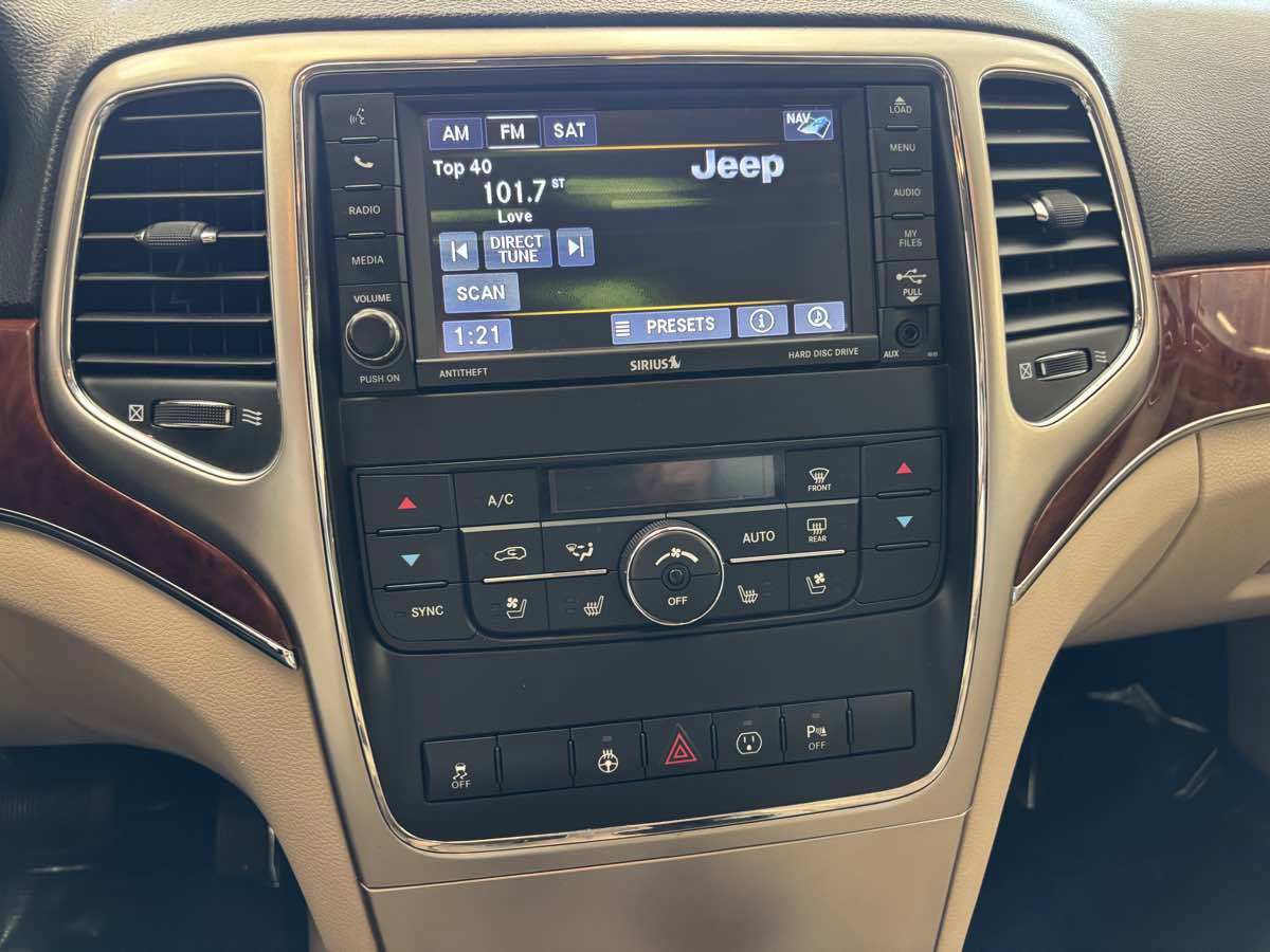 Used 2013 Jeep Grand Cherokee Limited w/ Luxury Group II RWD image 17