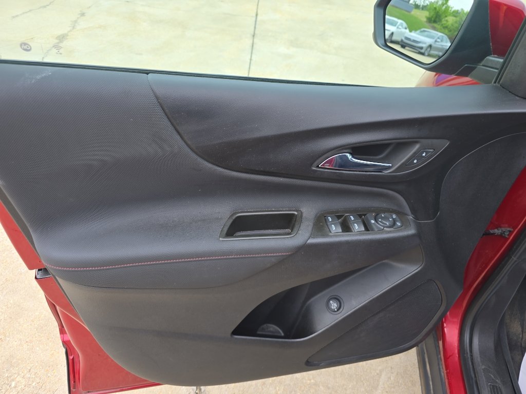 Used 2023 Chevrolet Equinox RS w/ LPO, Floor Liner Package FWD image 18