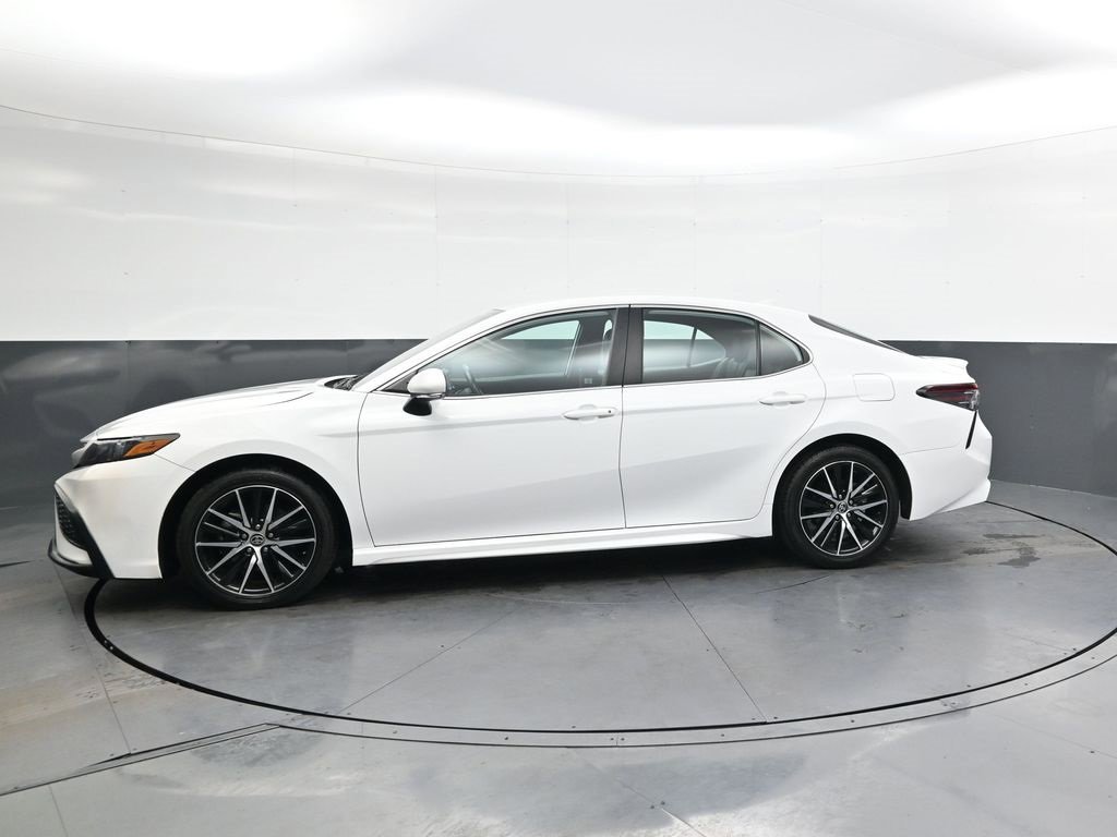 Used 2024 Toyota Camry SE image 8