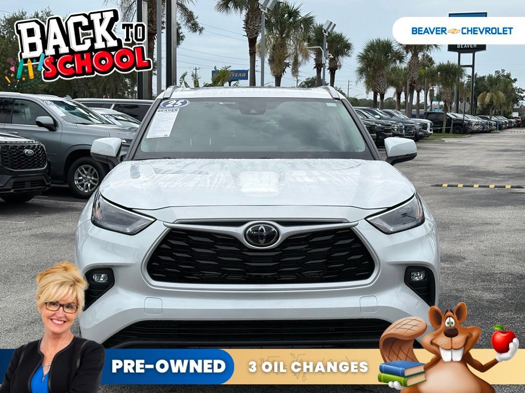 Used 2025 Toyota Highlander XLE AWD/4WD image 3