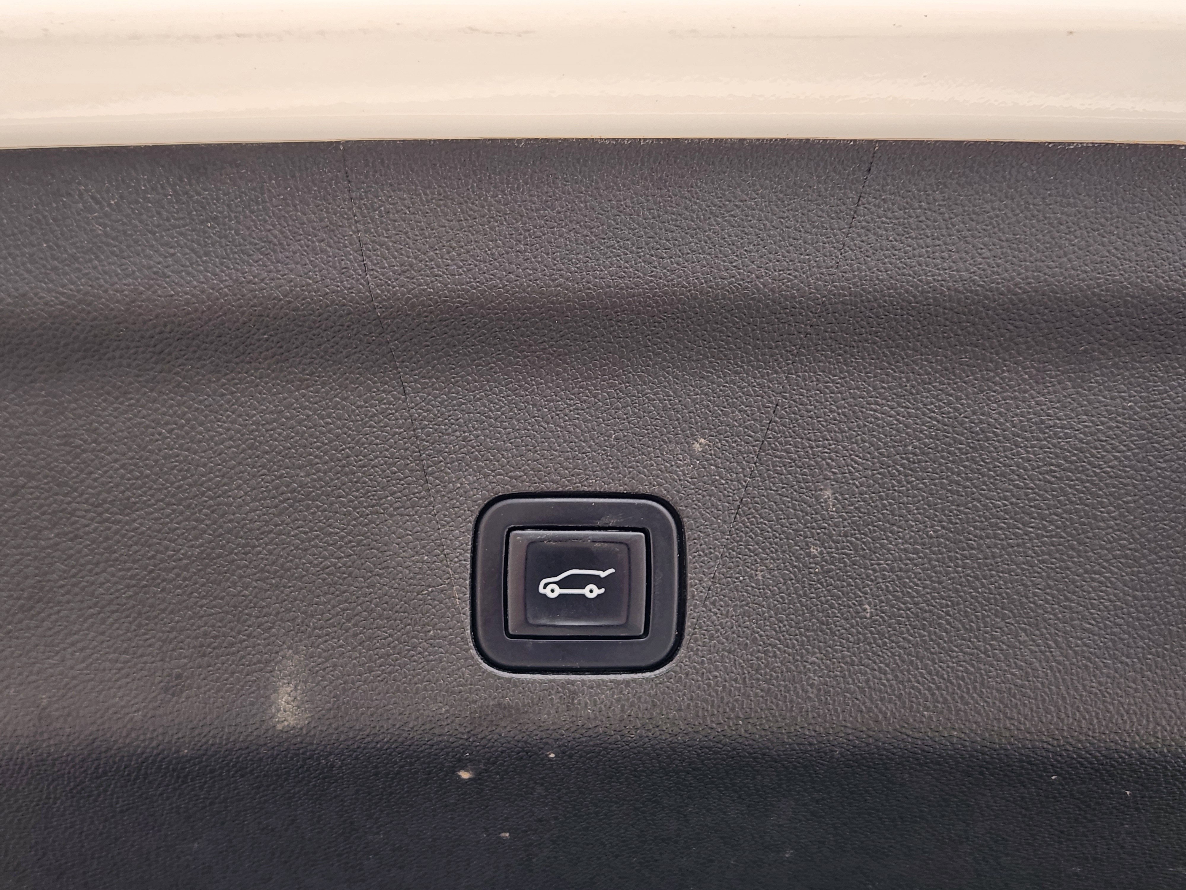 Used 2022 GMC Yukon AT4 w/ AT4 Premium Package image 34