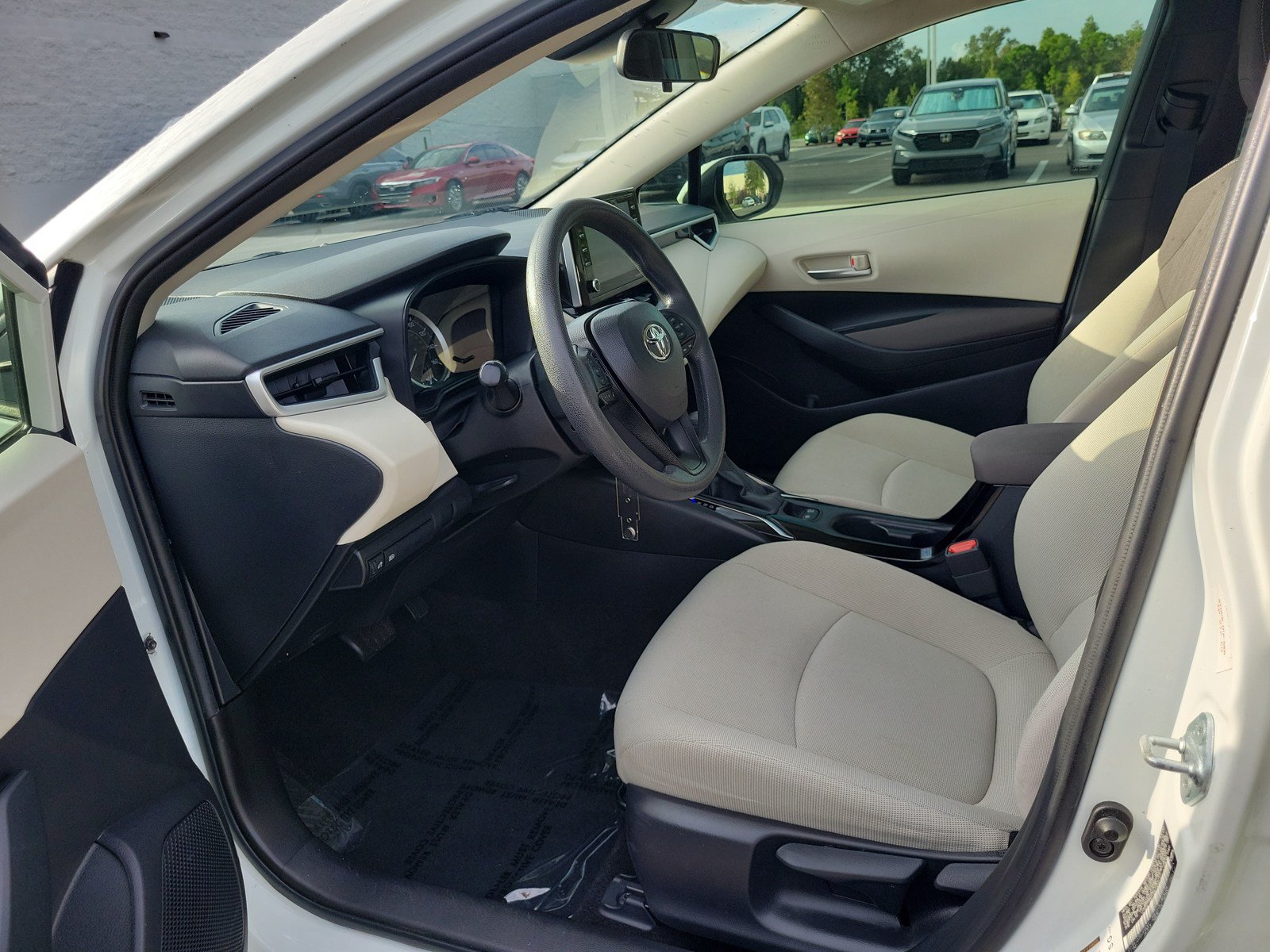Used 2021 Toyota Corolla LE FWD image 15