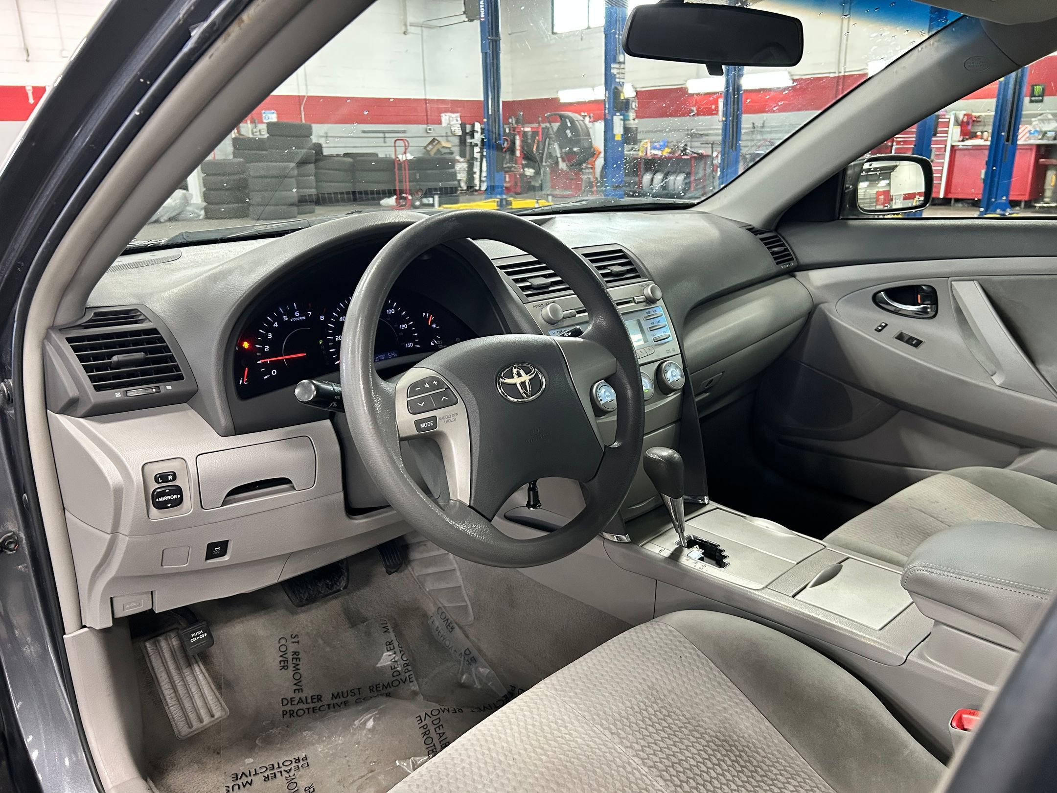 Used 2011 Toyota Camry LE image 10