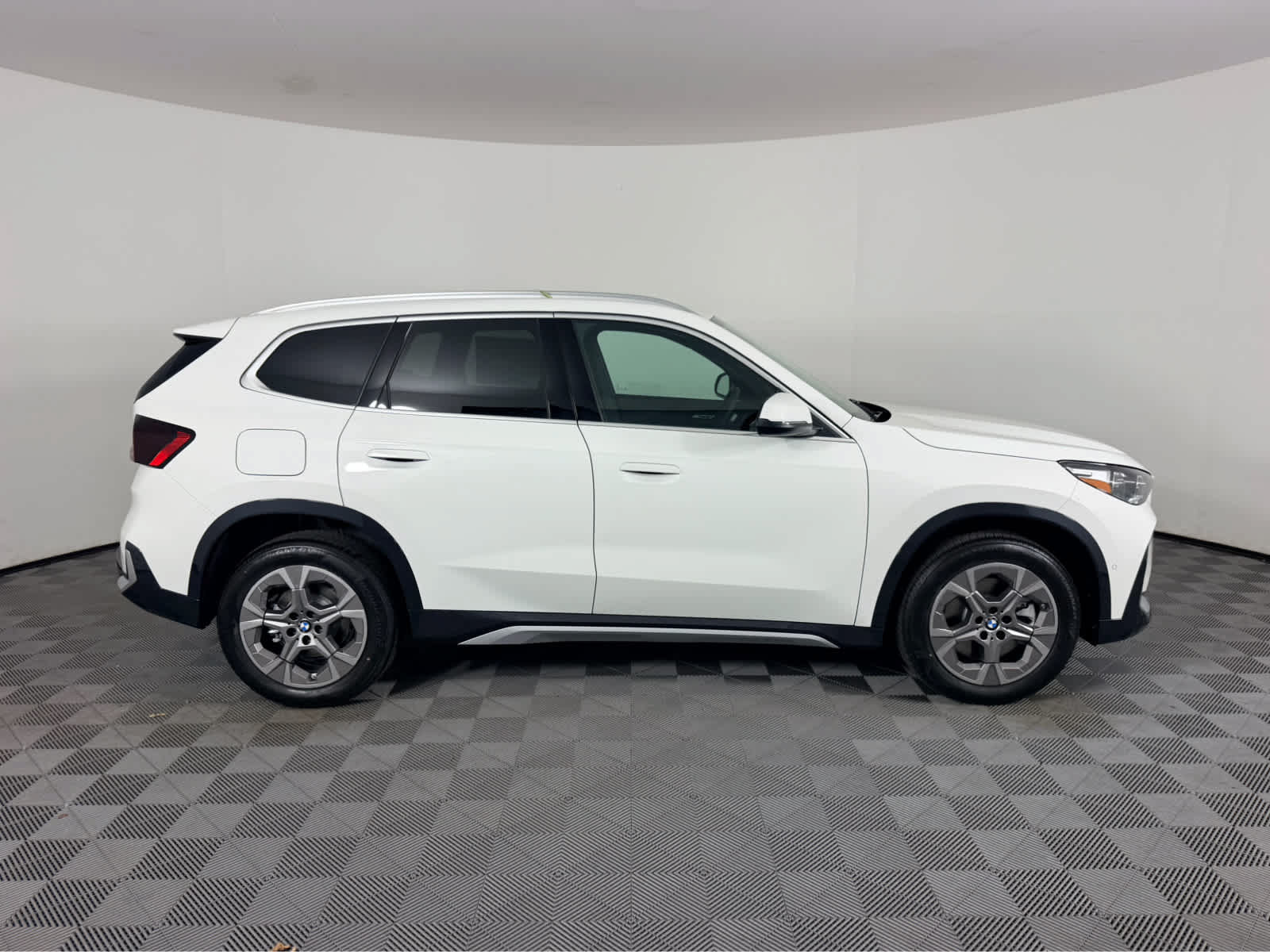 New 2027 BMW X1 xDrive28i AWD/4WD image 2