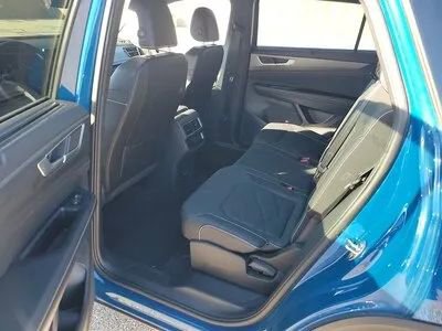 Used 2025 Volkswagen Atlas Cross Sport SE image 4