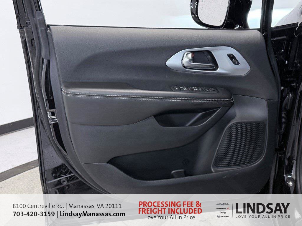 New 2026 Chrysler Pacifica Limited w/ S Appearance Package AWD/4WD image 18