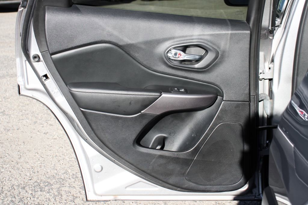 Used 2021 Jeep Cherokee Latitude Lux image 31