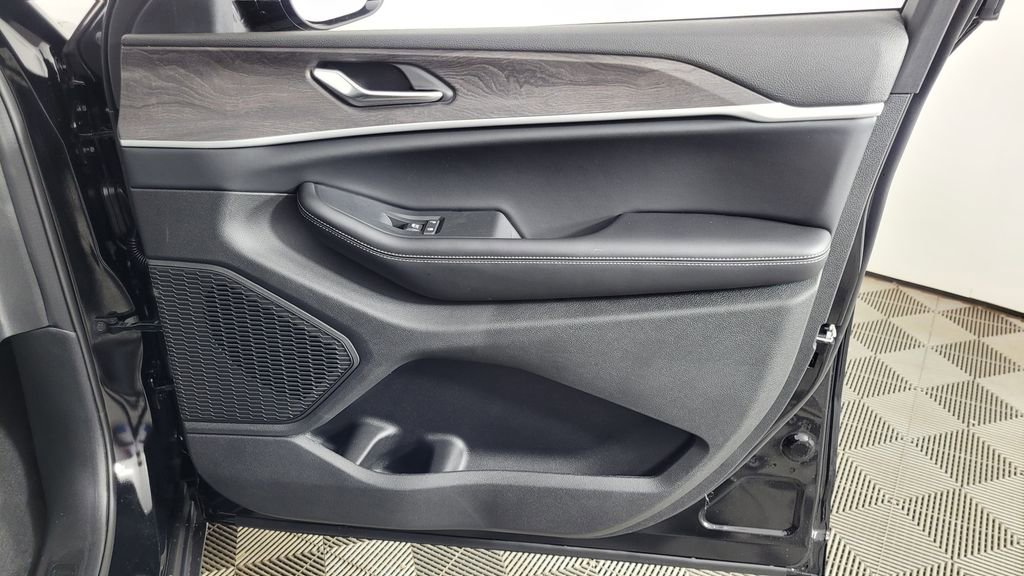 New 2025 Jeep Grand Cherokee Limited image 33