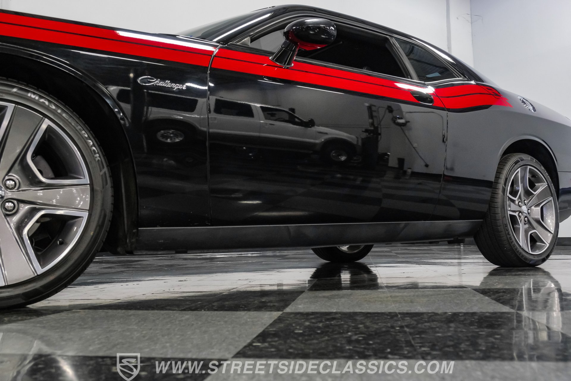 Used 2012 Dodge Challenger R/T RWD image 21