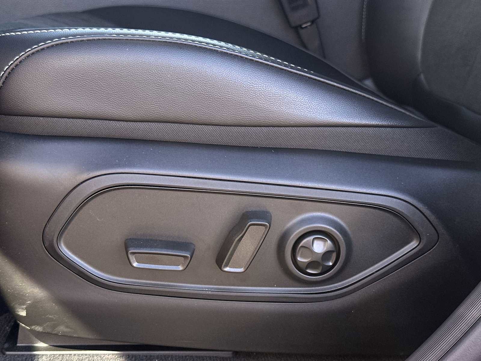 New 2026 Jeep Grand Cherokee Altitude image 14