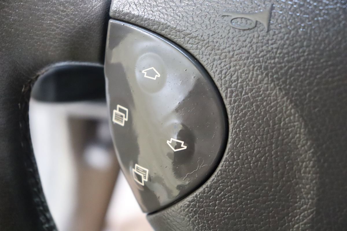 Used 2005 Mercedes-Benz E 320 CDI Sedan image 38