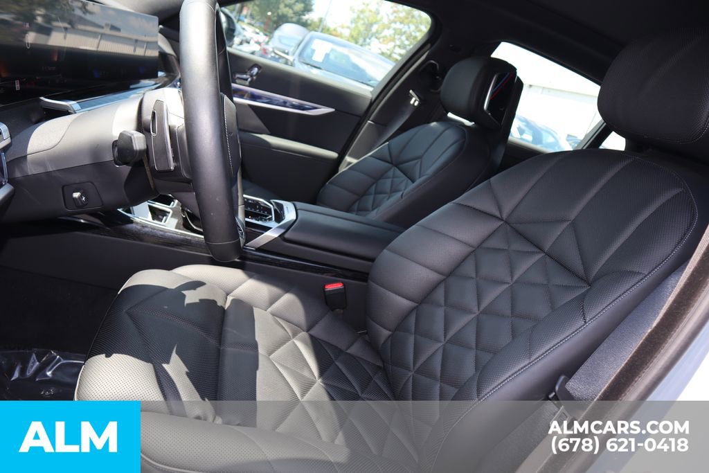 Used 2025 BMW 740i w/ Premium Package image 11