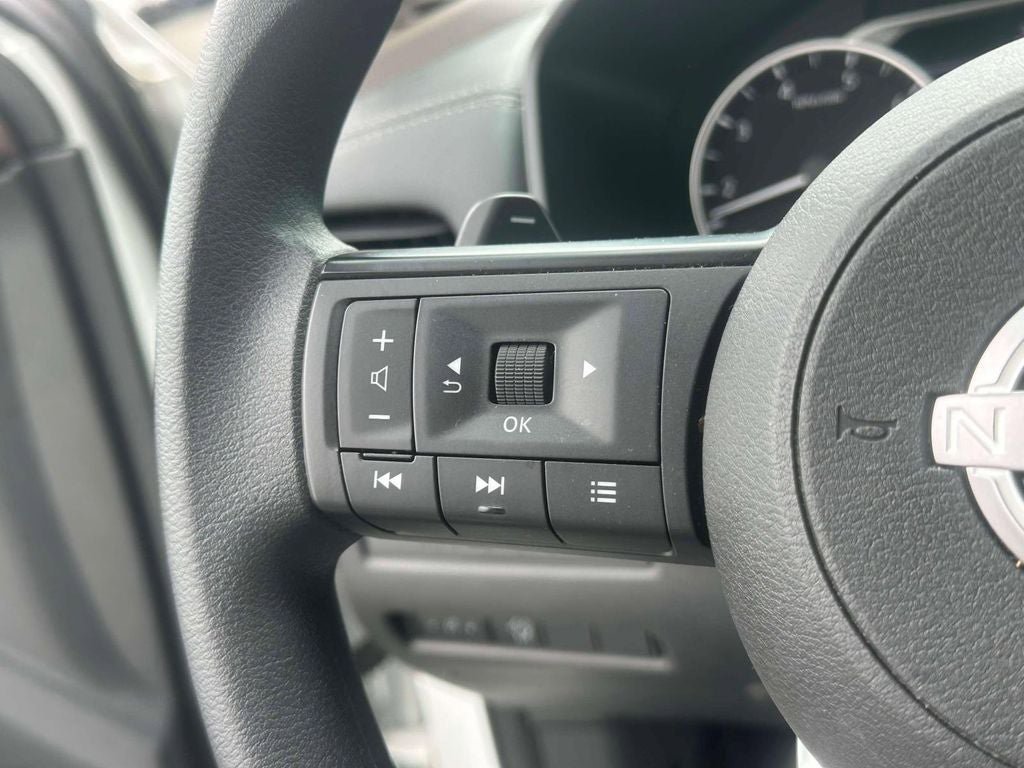 Used 2023 Nissan Rogue S AWD/4WD image 20