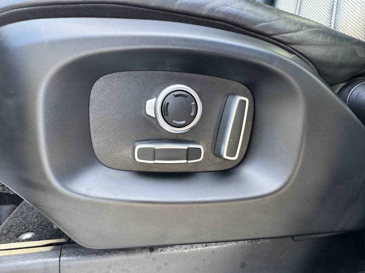 Used 2017 Land Rover Range Rover Supercharged image 25