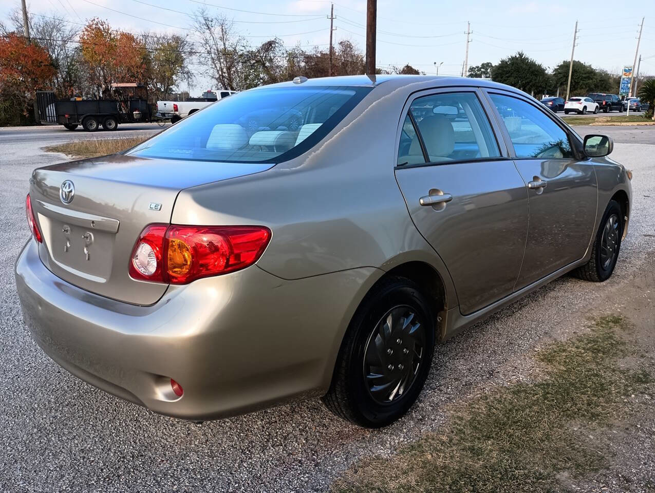 Used 2010 Toyota Corolla LE FWD image 5