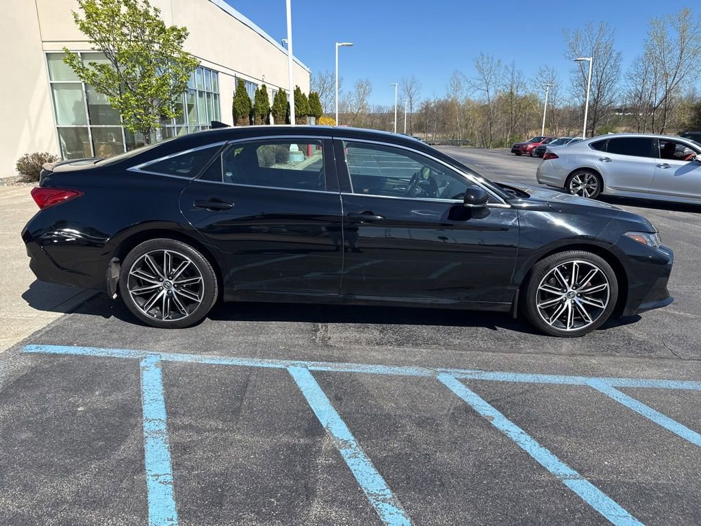 Used 2019 Toyota Avalon Touring w/ All Weather Liner Package FWD image 4
