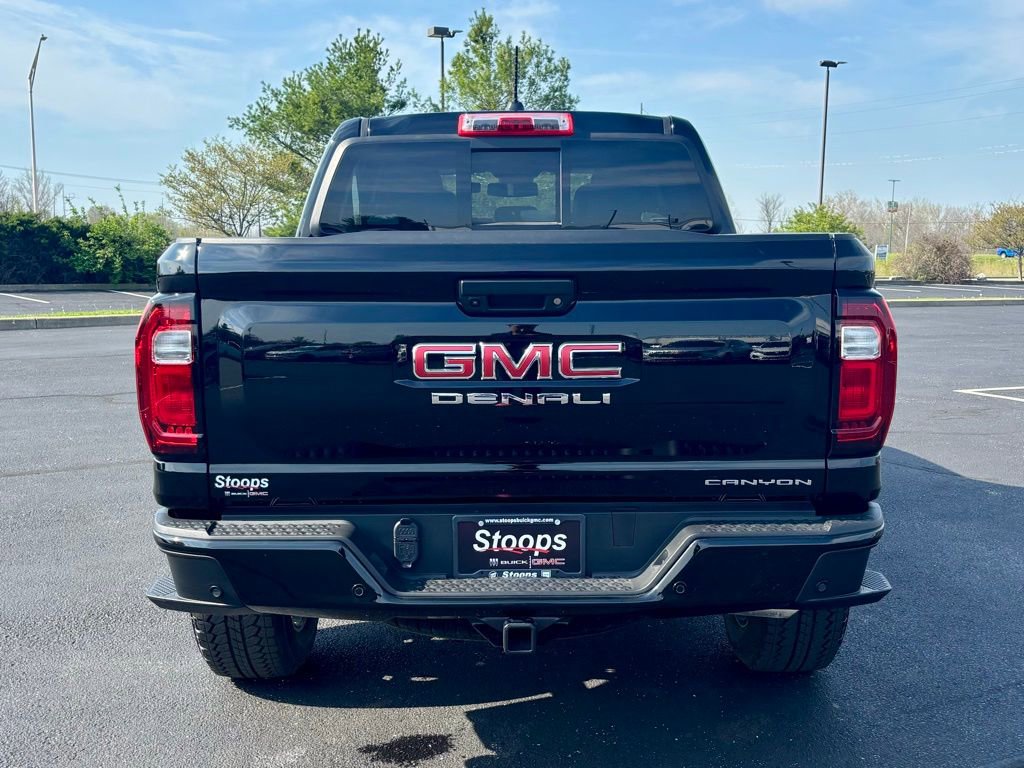 Used 2025 GMC Canyon Denali image 6