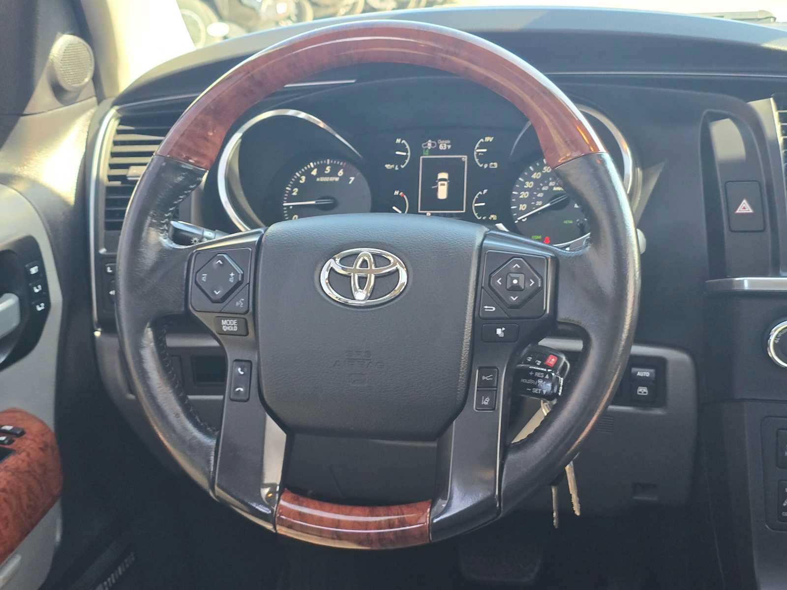 Used 2018 Toyota Sequoia Platinum AWD/4WD image 19