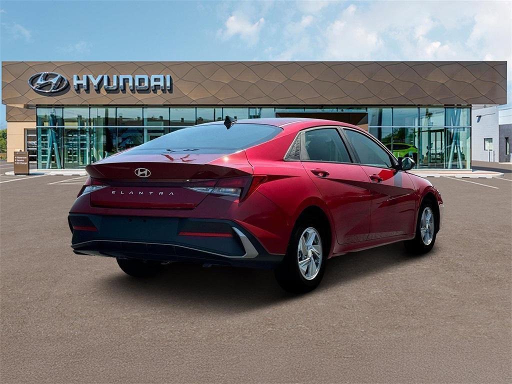 New 2025 Hyundai Elantra SE image 7