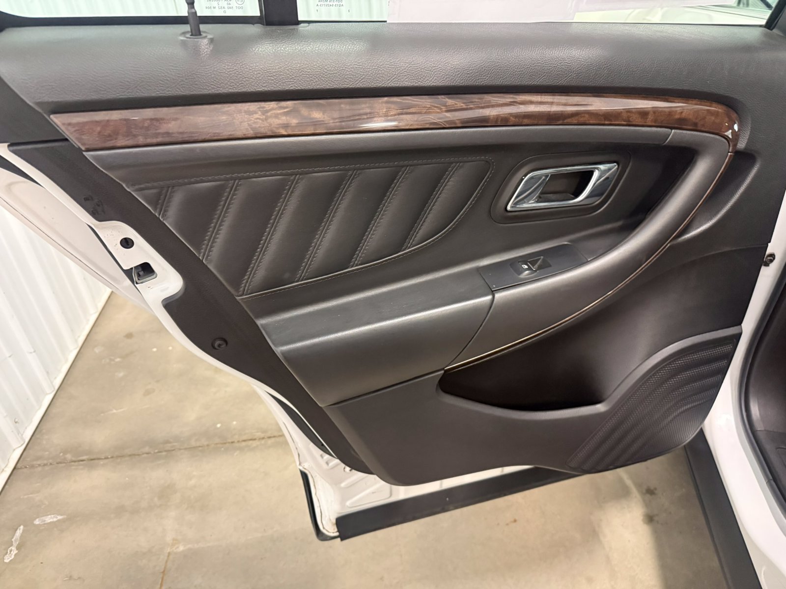 Used 2013 Ford Taurus Limited FWD image 25