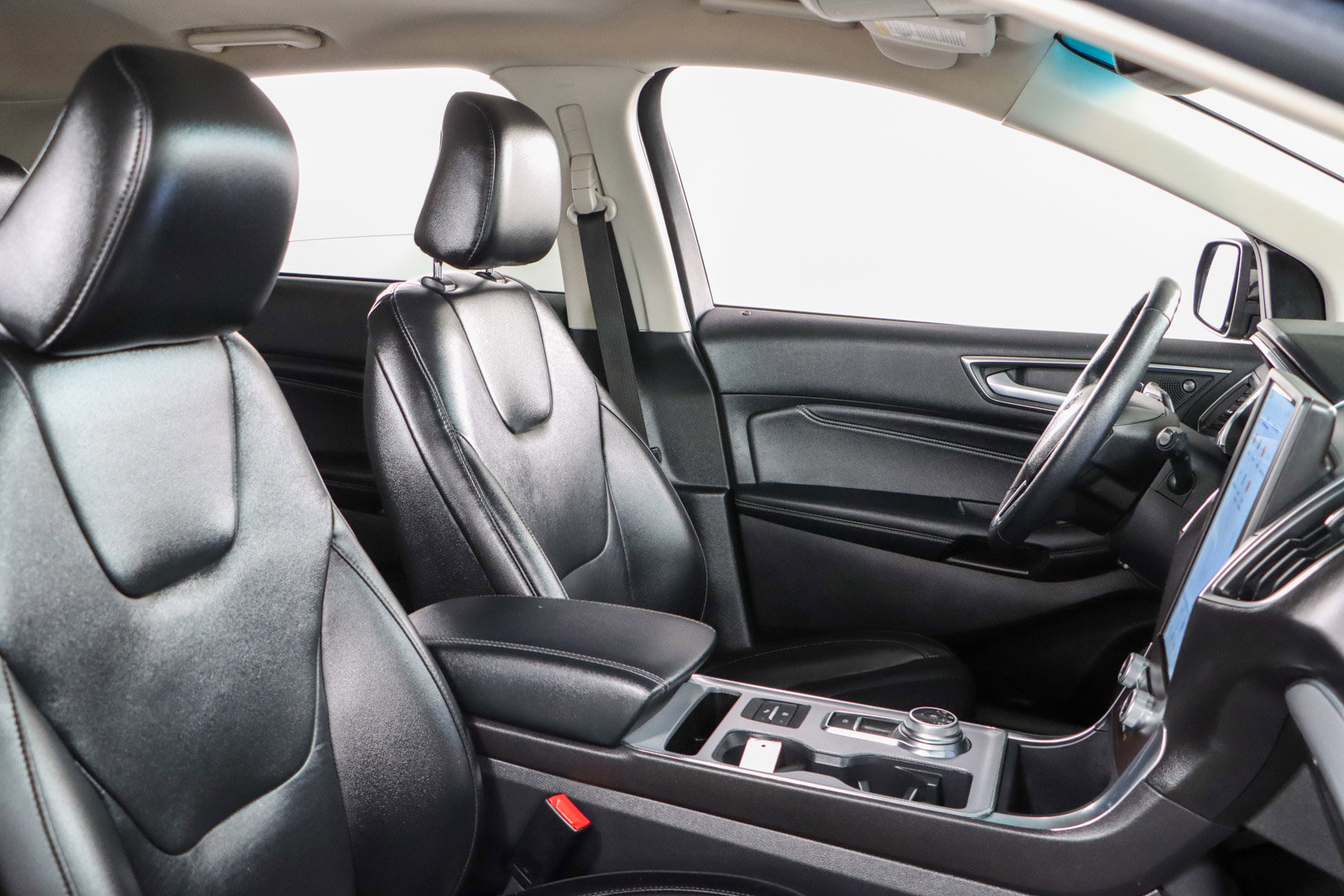 Used 2021 Ford Edge Titanium w/ Cargo Accessory Package image 26