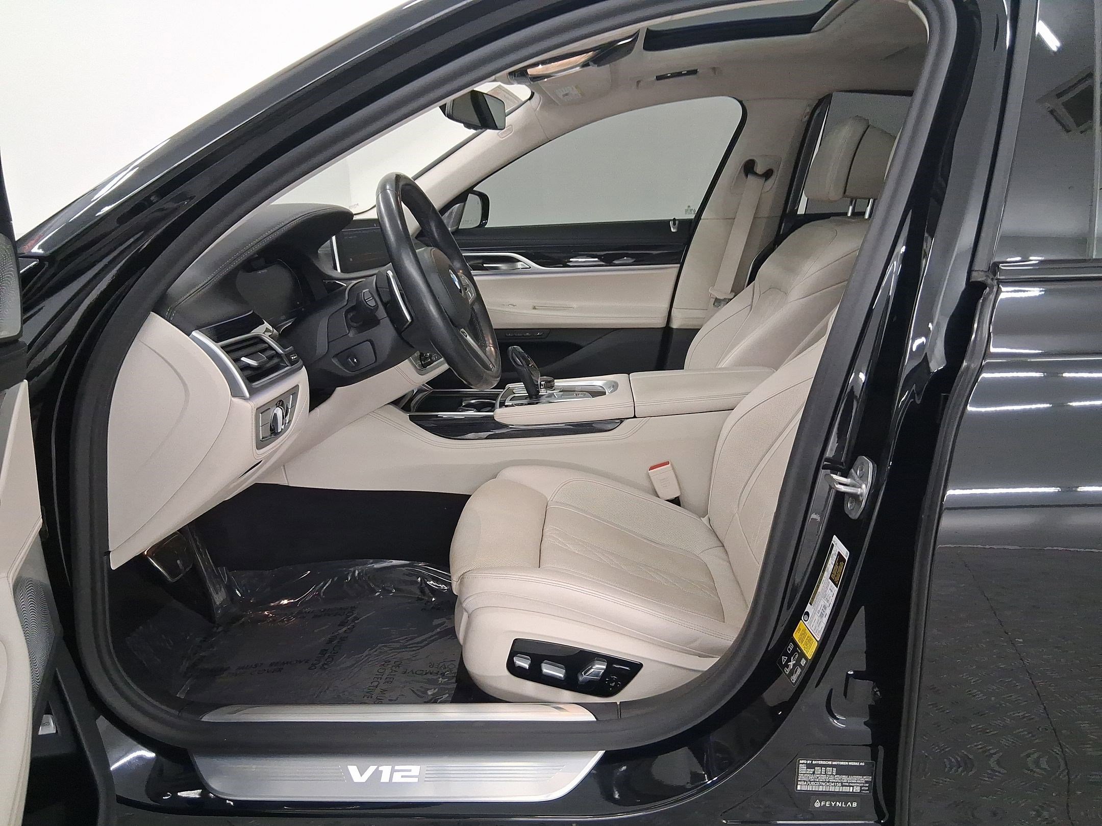 Certified 2022 BMW M760i xDrive image 5