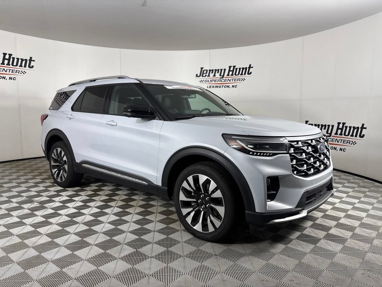 Used 2025 Ford Explorer Platinum w/ LUX Leather Package AWD/4WD image 4