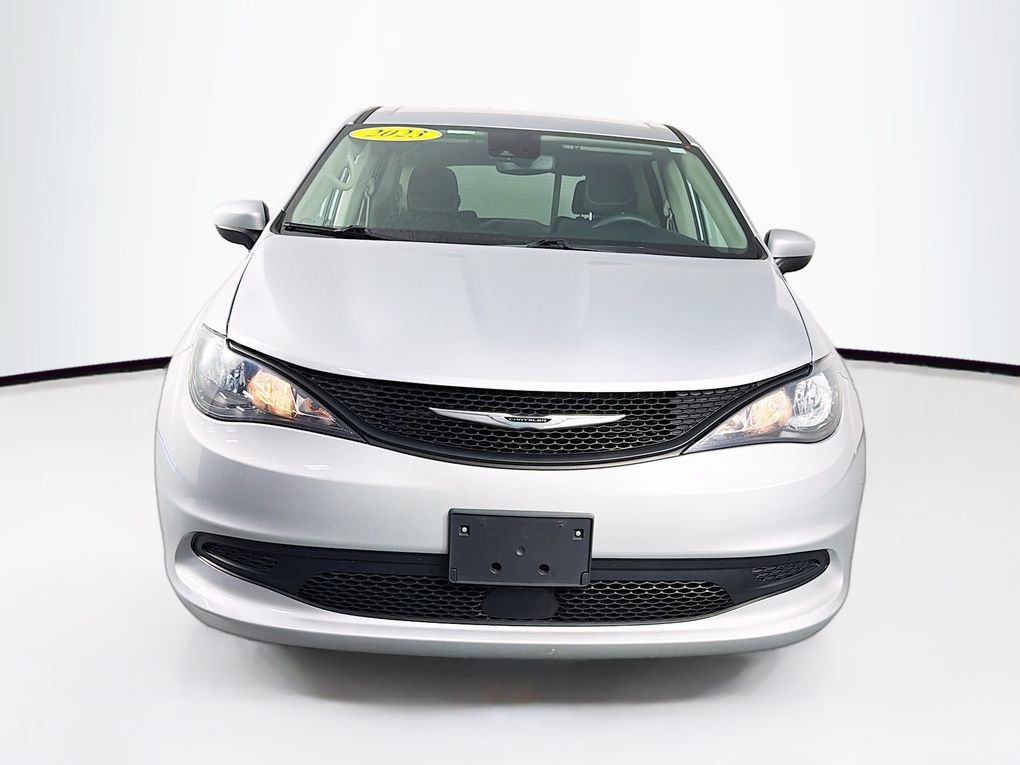 Used 2023 Chrysler Voyager LX FWD image 2