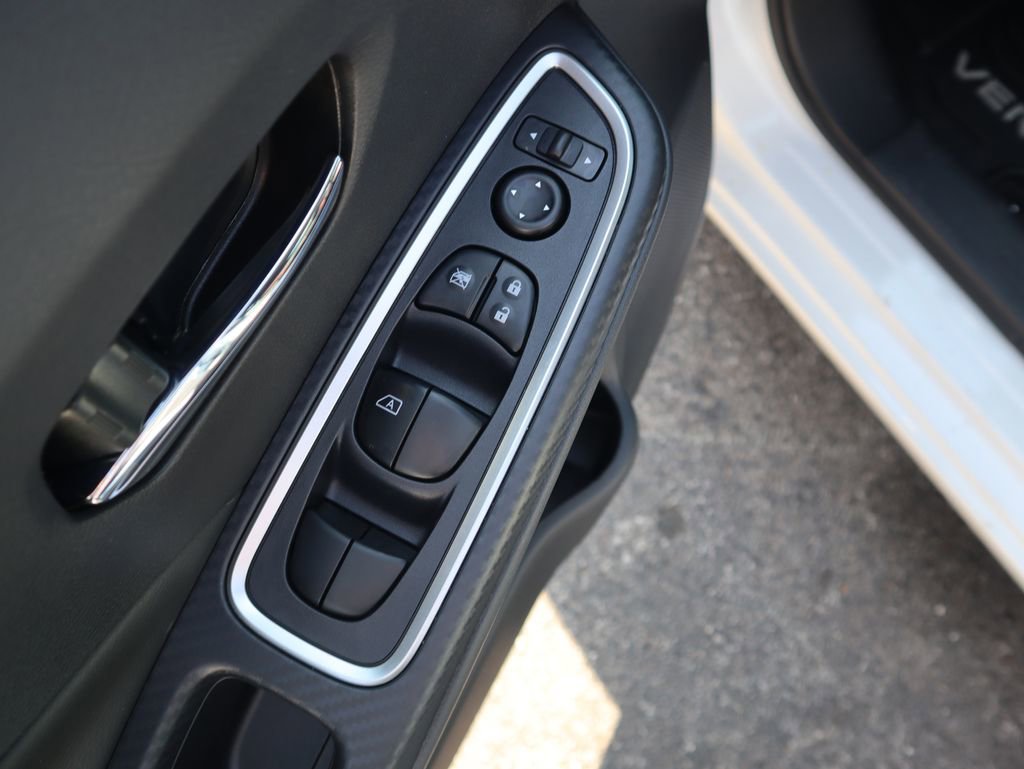 New 2025 Nissan Versa SR w/ Trunk Package image 18
